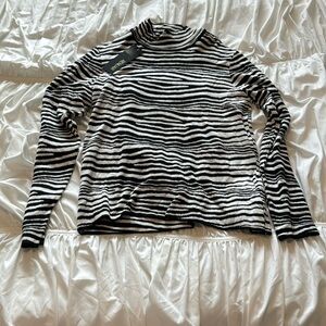 Renuar zebra print women’s large long sleeve turtleneck blouse black & white NWT